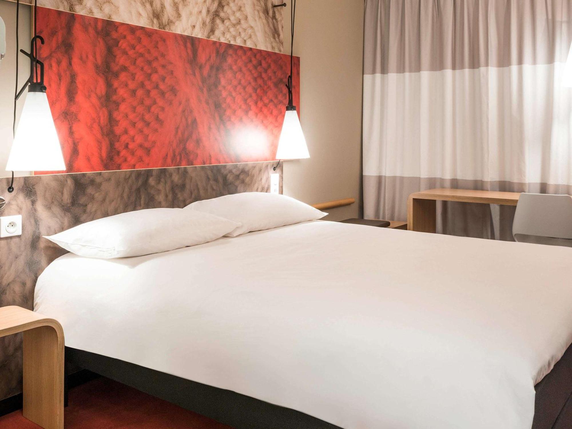 Ibis Paris Malmaison Hotel